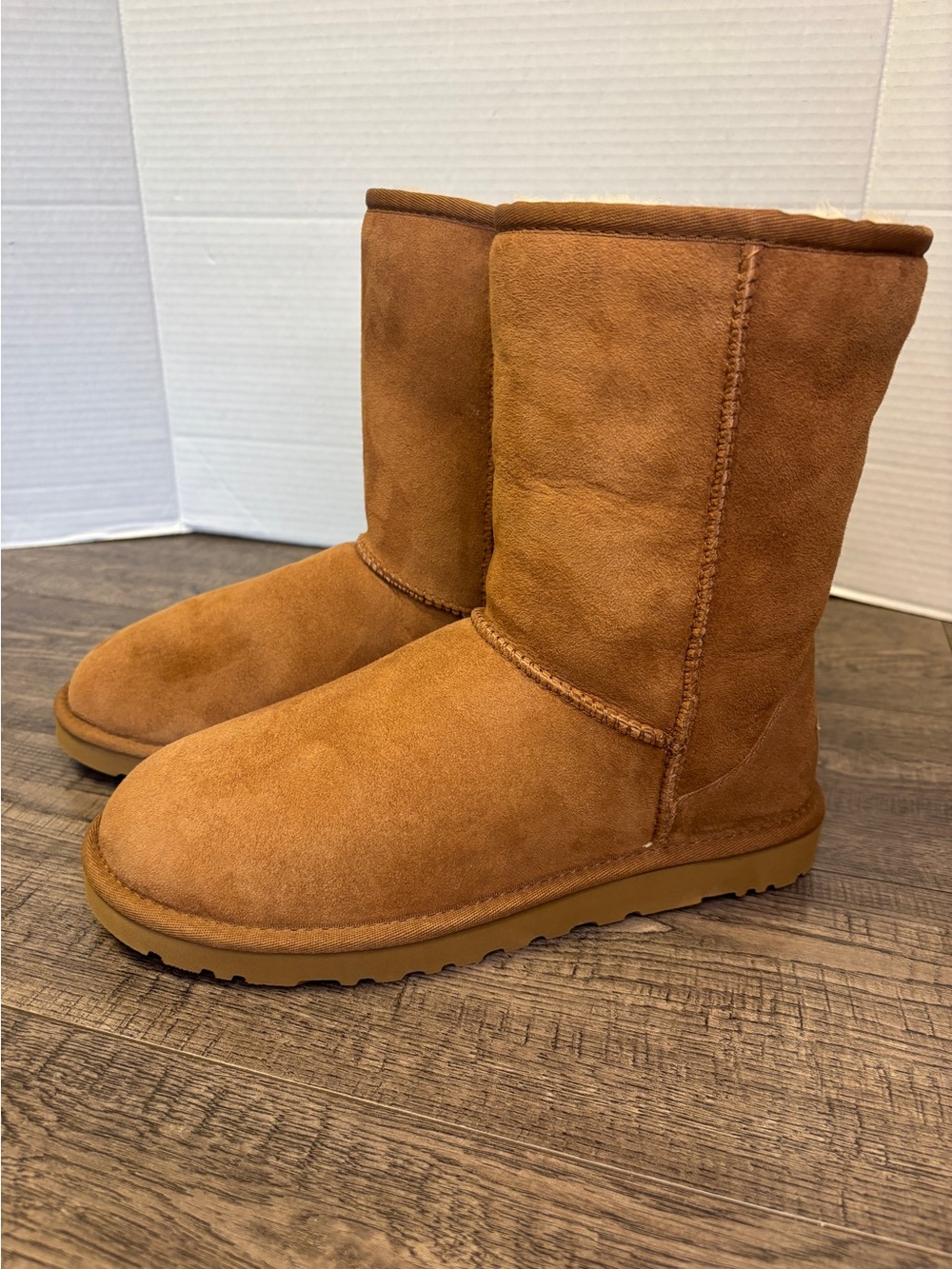 UGG CLASSIC SHORT Size 8 Women's Boots 5825 Chestnut Brown No Box